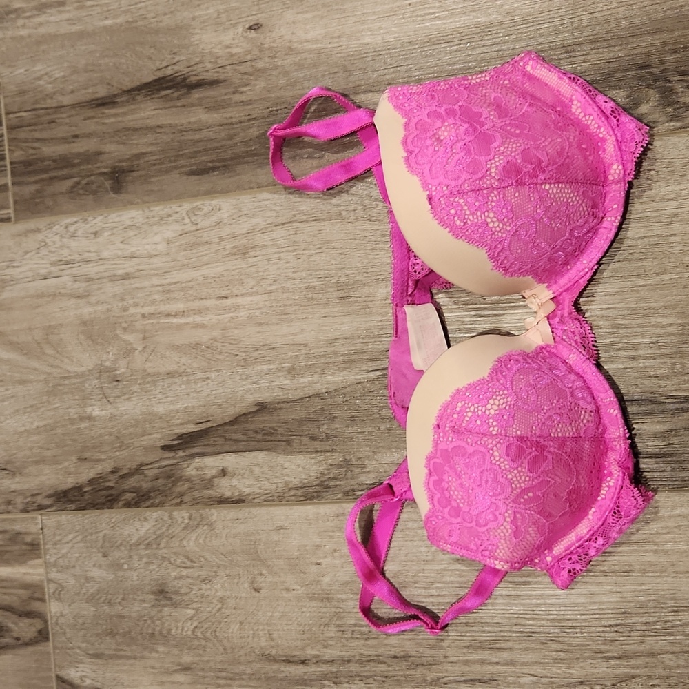 32b Victoria's secret bra